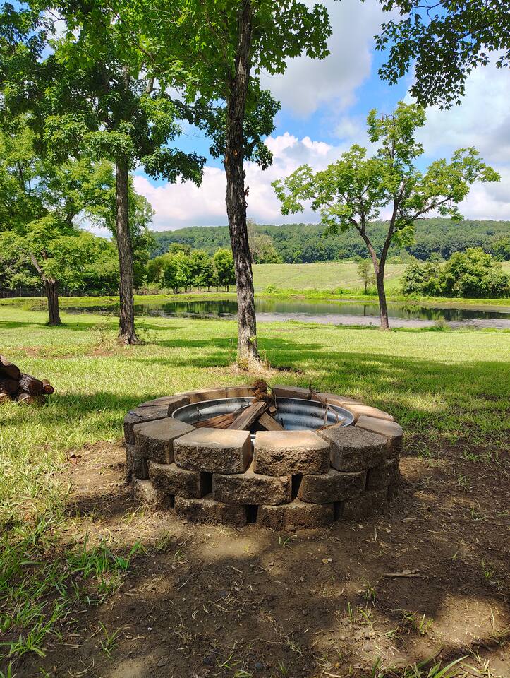 Farm Life | Pond View Glamping | Fire Pit | River